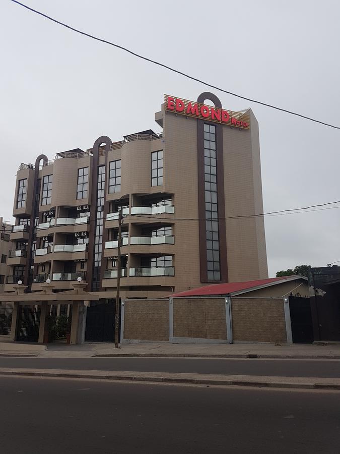 Edmond Hotel Бразавил Екстериор снимка