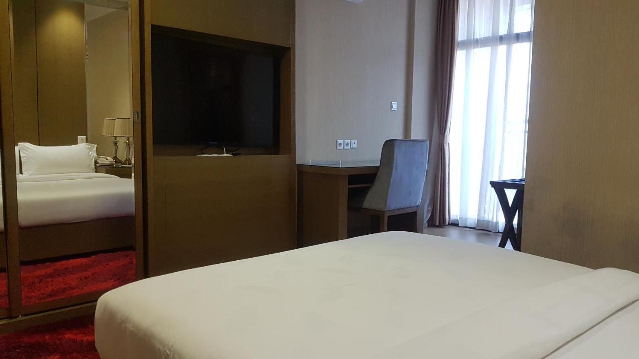 Edmond Hotel Бразавил Екстериор снимка