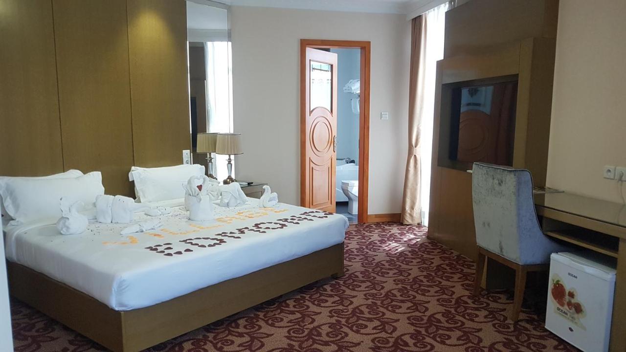 Edmond Hotel Бразавил Екстериор снимка