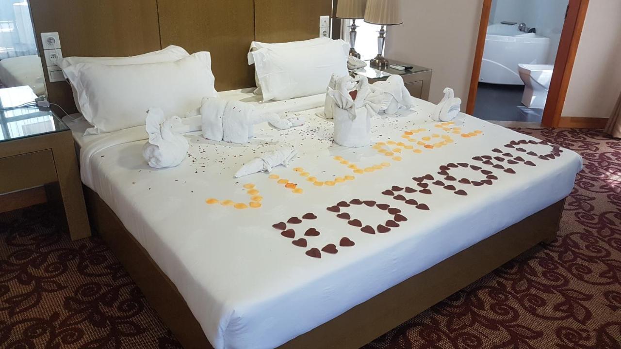 Edmond Hotel Бразавил Екстериор снимка