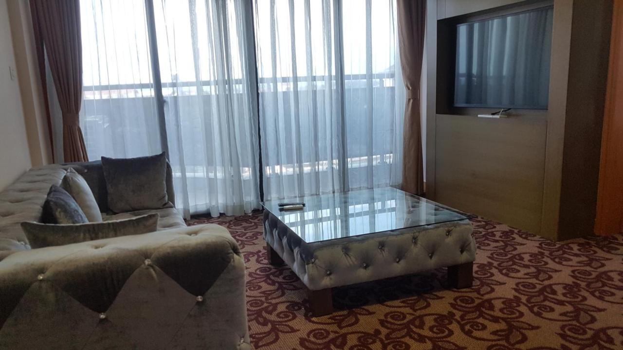 Edmond Hotel Бразавил Екстериор снимка