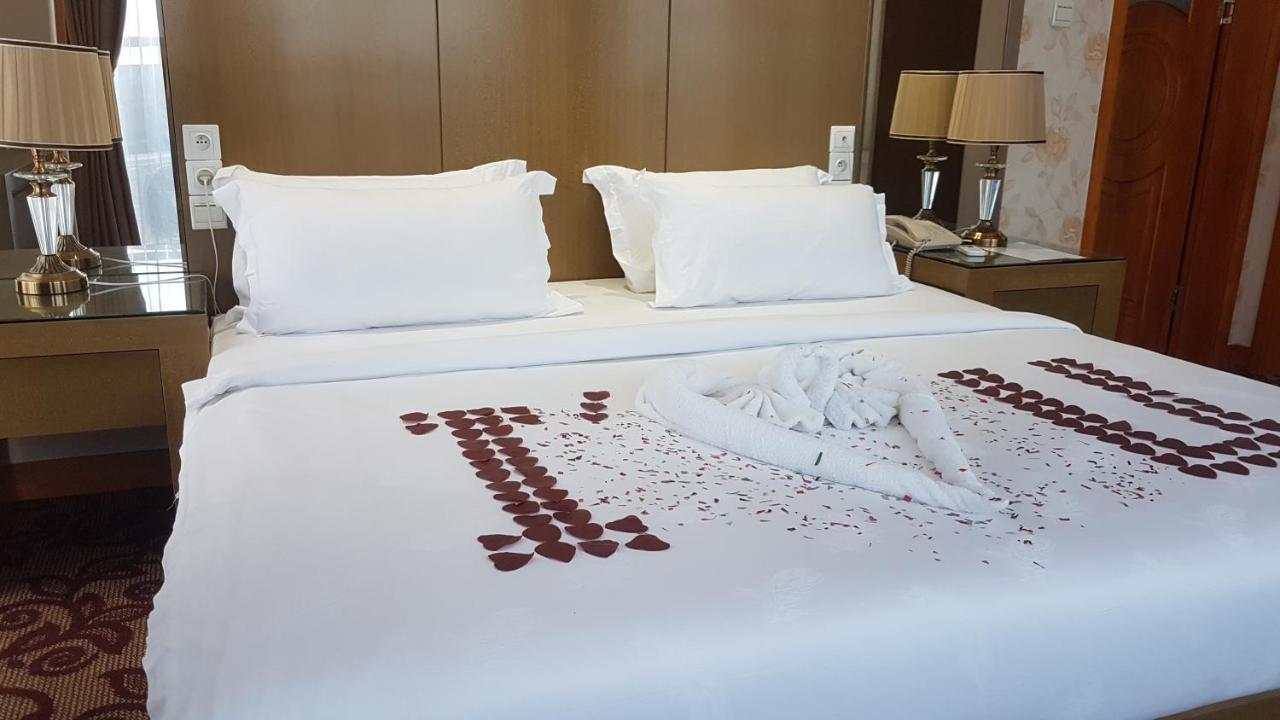 Edmond Hotel Бразавил Екстериор снимка